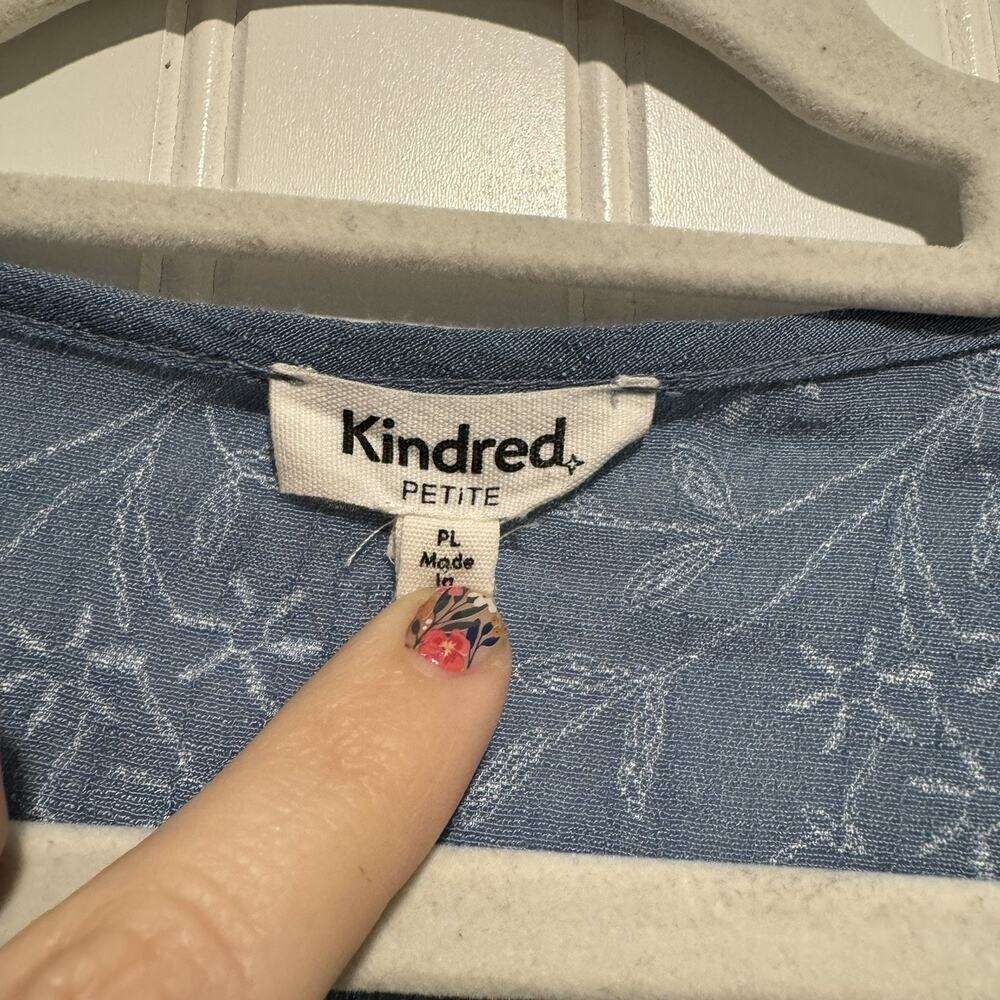 Kindred Blue Embroidered Button Front Blouse Cuffed Sleeves Size Petite Large - Picture 4 of 7
